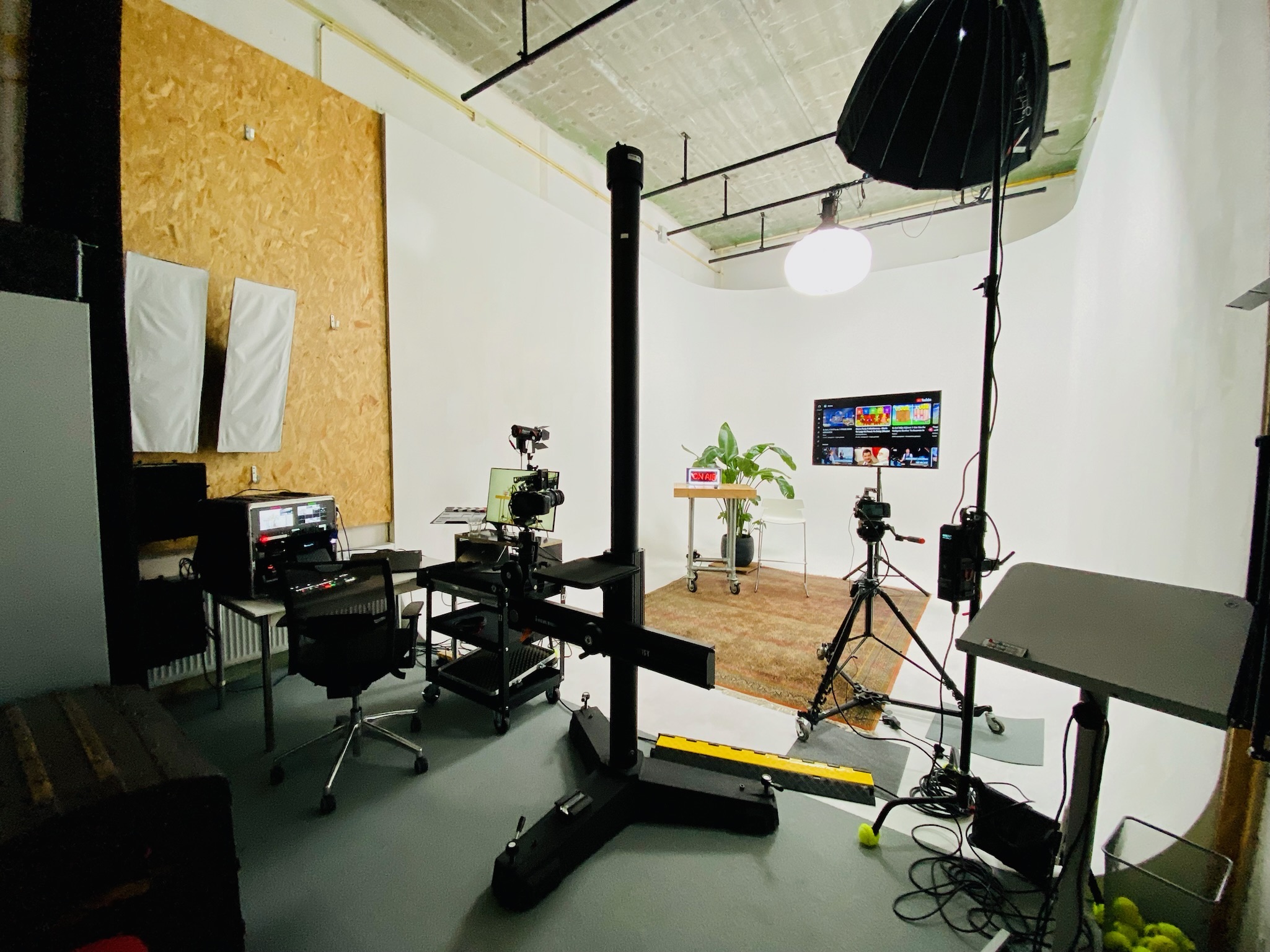 Studio kiezen in Haarlem voor video productie met camera’s, verlichting en opname set – voorbeeld van professionele studio inrichting