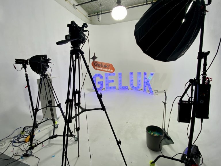 Studio abonnement met toegang tot professionele opnamestudio, camera’s en verlichting – voorbeeld van studio setup voor content creatie