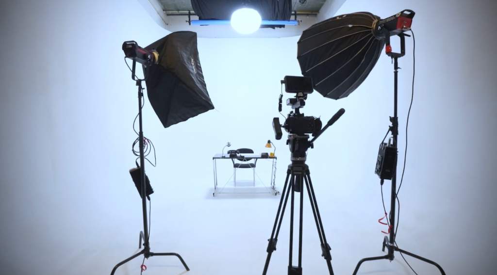 Witte studio huren met professionele belichting en camera setup